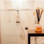 Angelina's Suite&spa Con Parcheggio Privato Como
