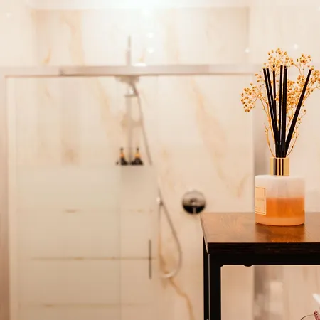 Angelina's Suite&spa Con Parcheggio Privato Como