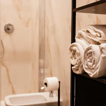 Angelina's Suite&spa Con Parcheggio Privato Como